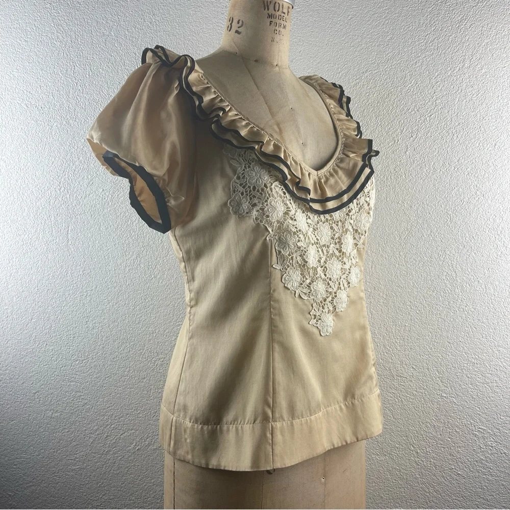 Anthropologie l 14 Floreat Retro Crochet Lace Ruffle Neckline Puff Sleeve Blouse